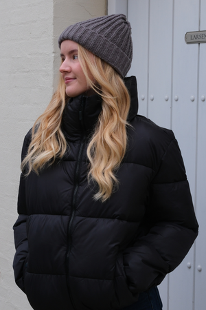 Ribbede lue - Mørk grå