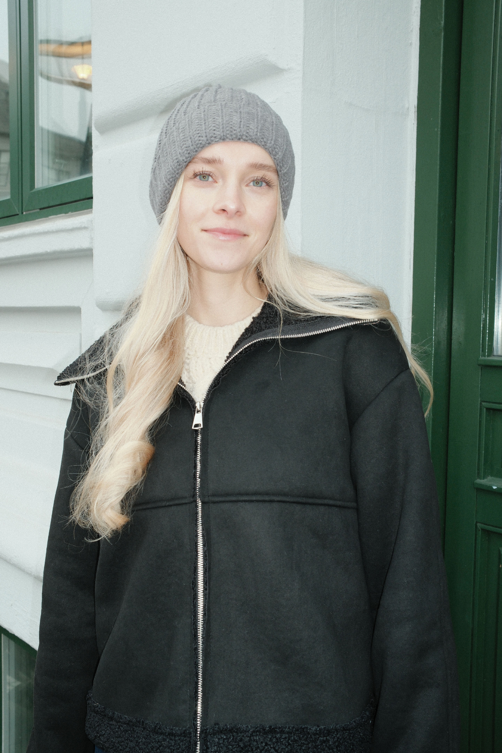 Ribbede lue - Mørk grå