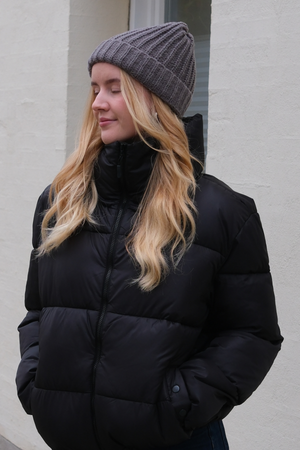 Ribbede lue - Mørk grå