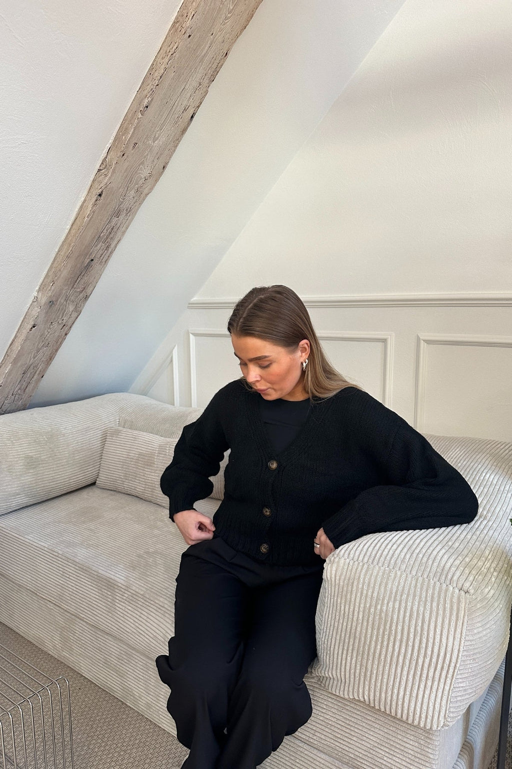 V-Neck Cardigan - Sort