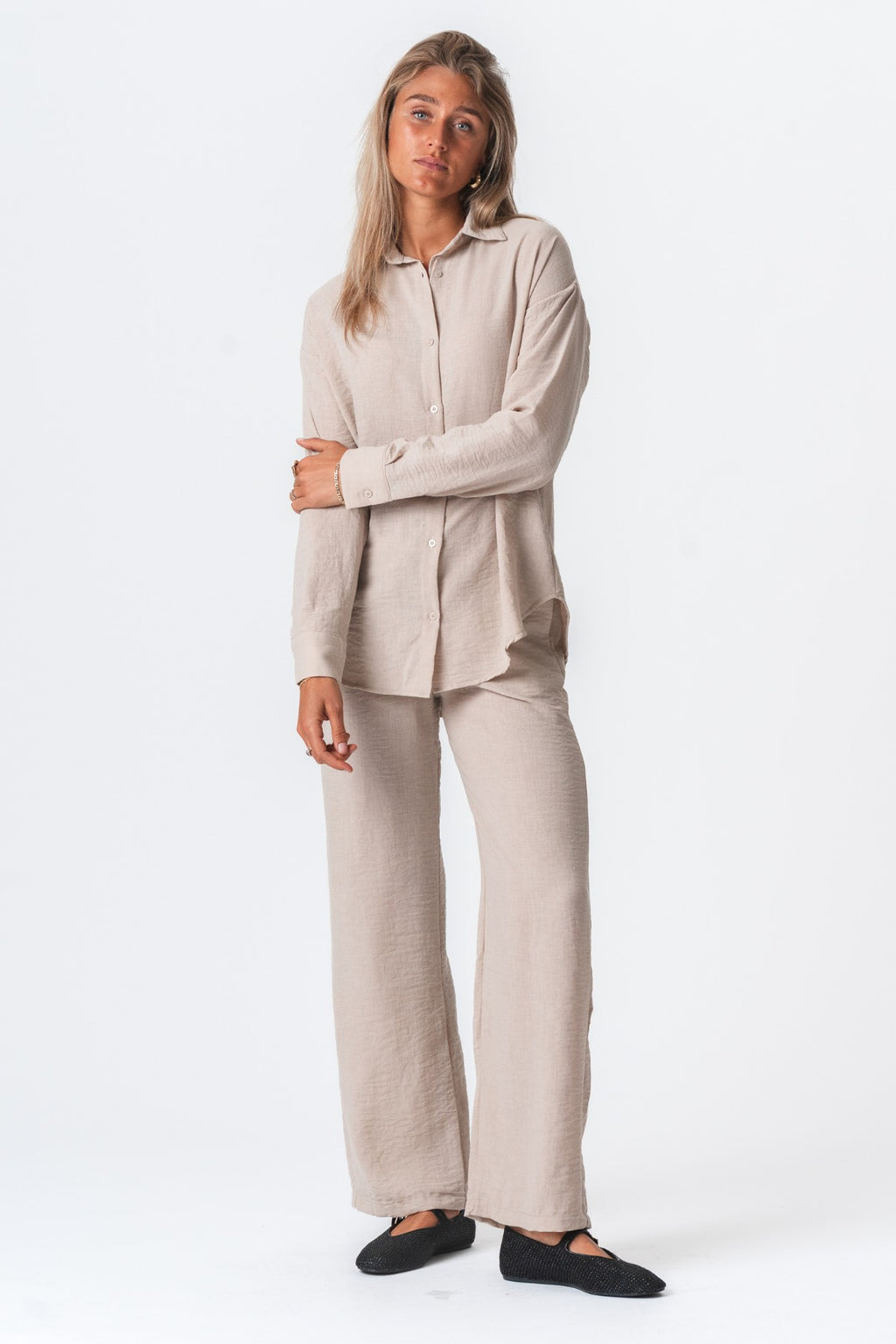 Lilly Bukser + Lilly Skjorte (Sand) – Pakketilbud