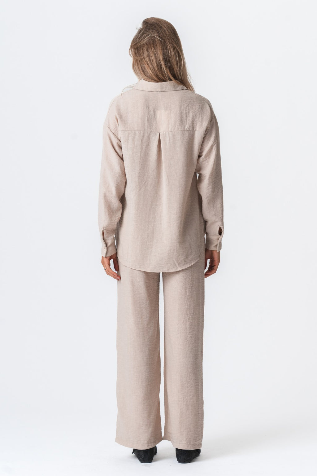 Lilly Bukser + Lilly Skjorte (Sand) – Pakketilbud