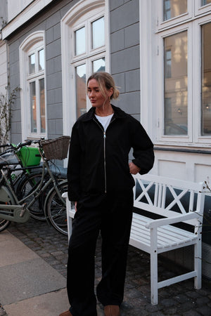 Ines Short Jacket - Svart