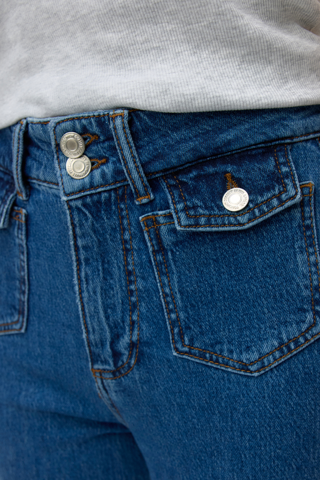 Tessa Jeans med brede lommer - Mellomblå denim