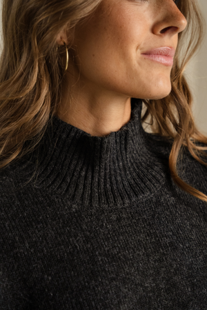 Emma Strikk - Mørk Grå