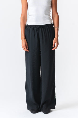 Mia Bukser + Mia Skjorte (Sort) – Pakketilbud