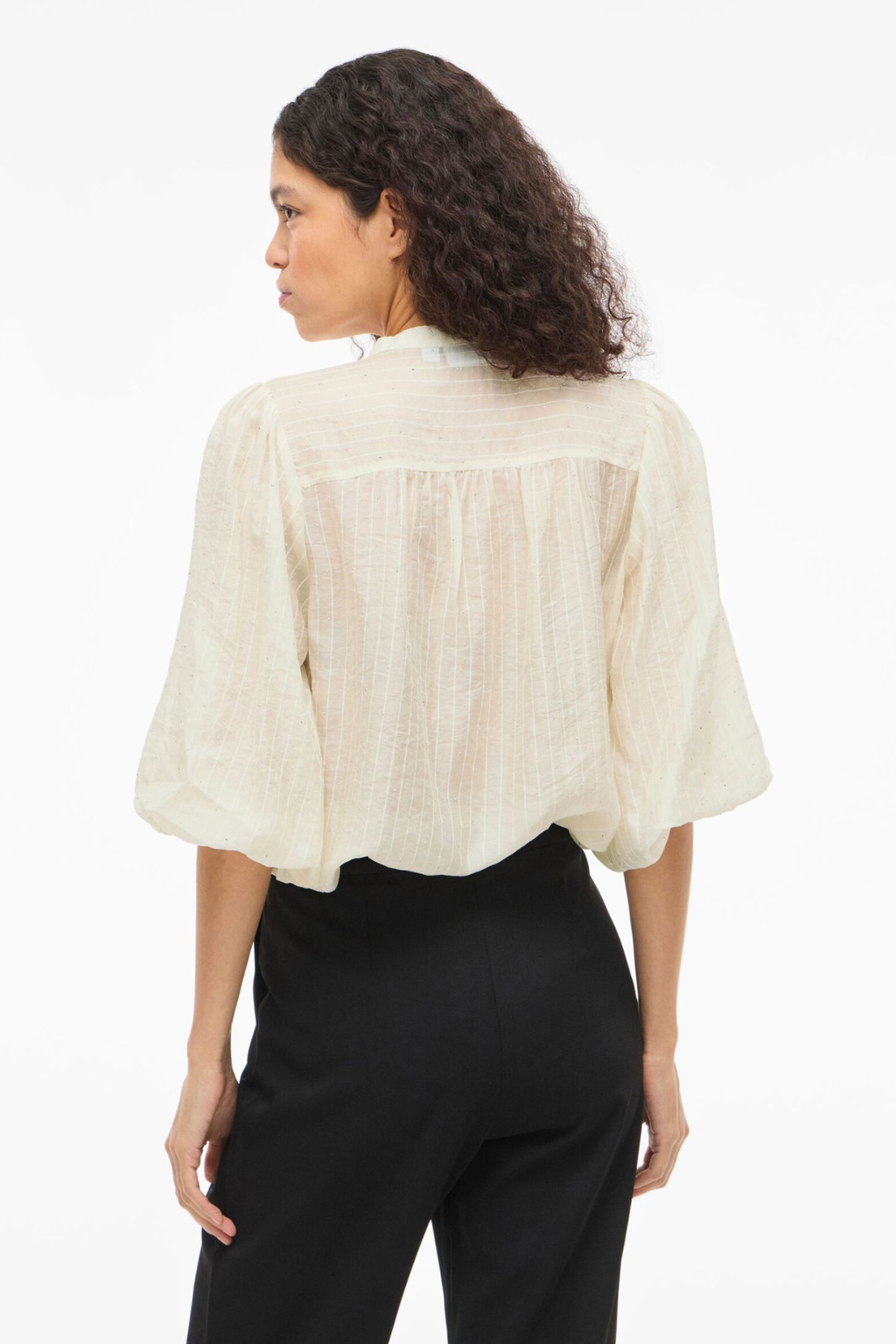 Topp med Rhinestone-knapper - Birch