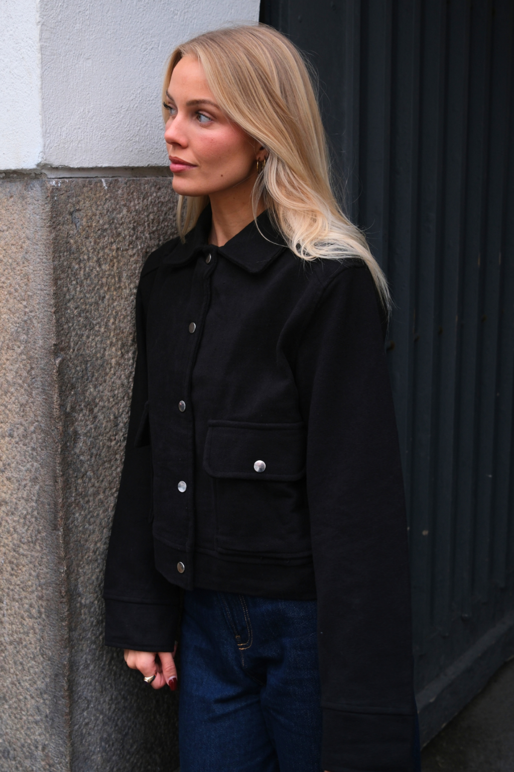 Adela Jakke - Sort