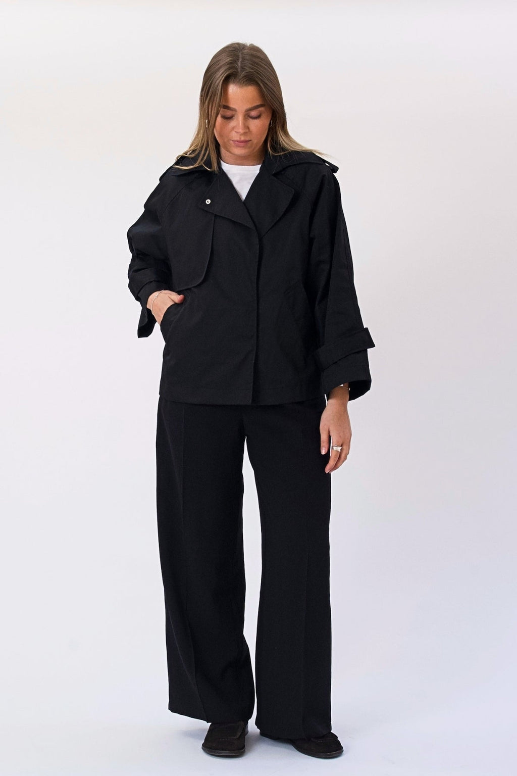 Elara Short Trenchcoat - Svart