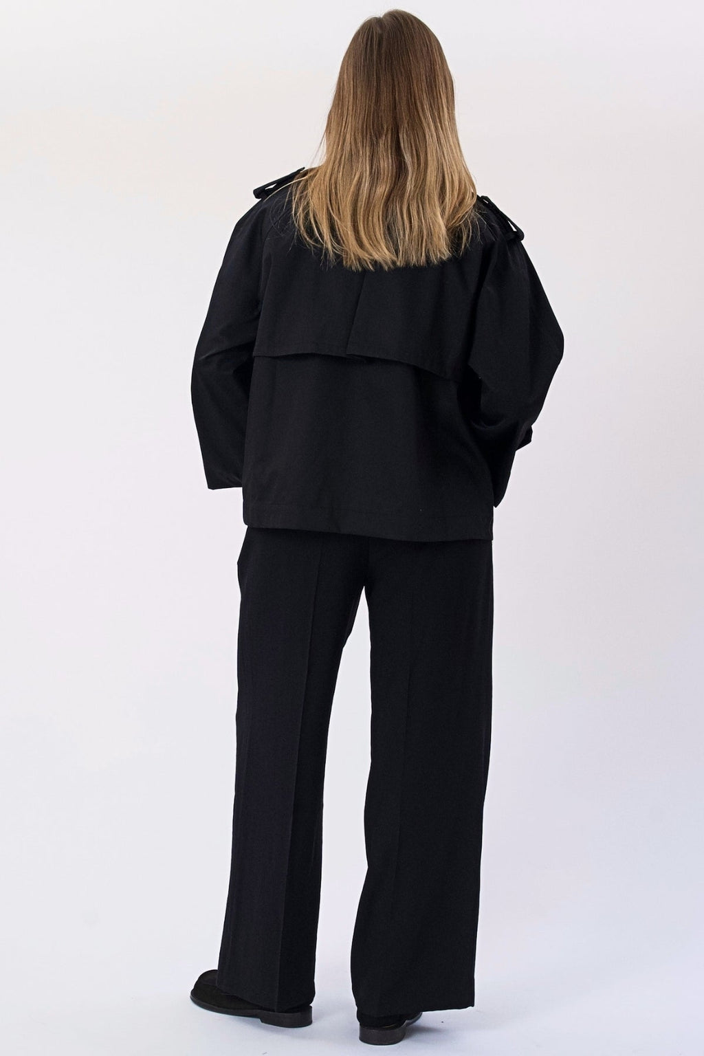 Elara Short Trenchcoat - Svart