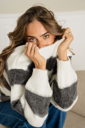 Celina Stripete Strikkegenser - Hvit/Grå