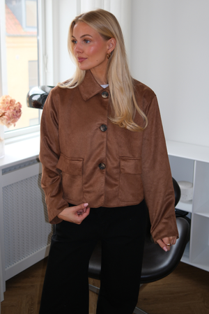 Nelly Kort Jakke - Brun