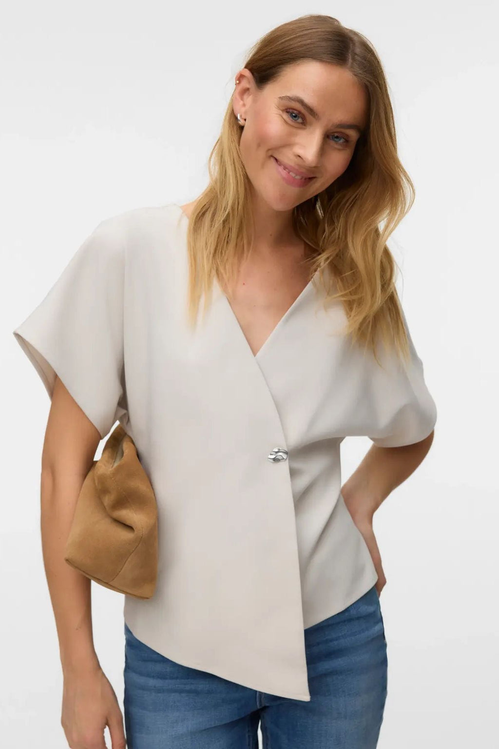 Sonja V-Neck Topp - Pumice Stone/Sølvknapp