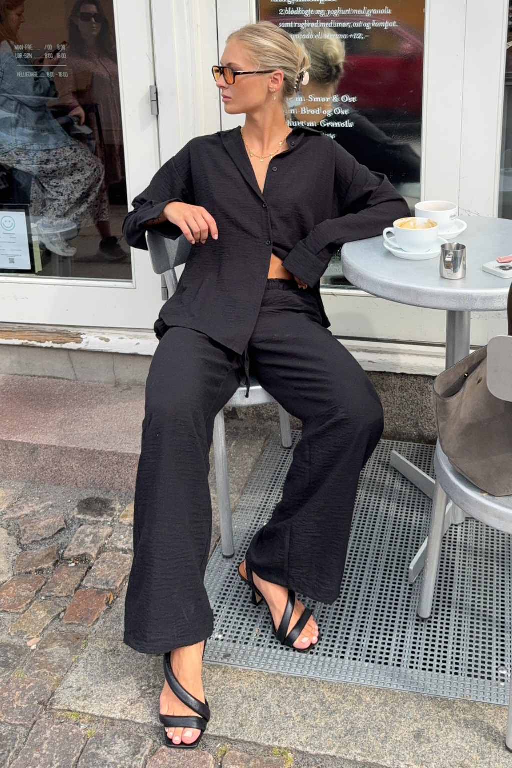 Lilly Bukser + Lilly Skjorte (Svart) – Pakketilbud