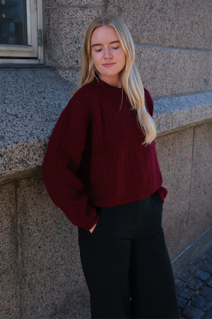 Gabriela Strikk - Burgundy