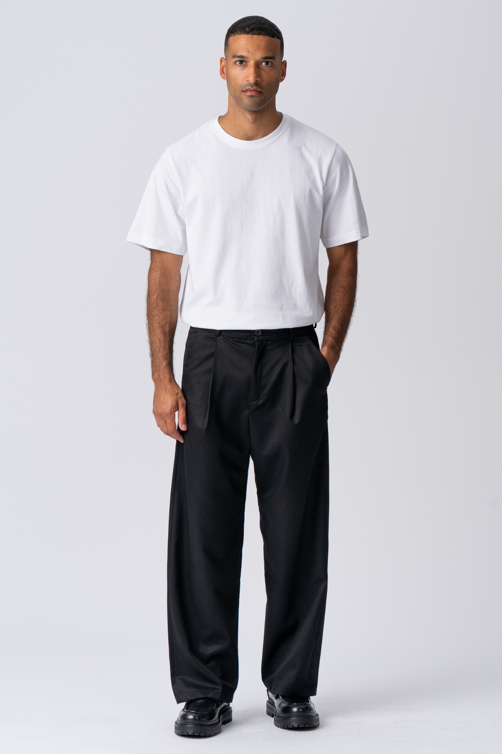 Pleated Wide Suit Pants - Svart