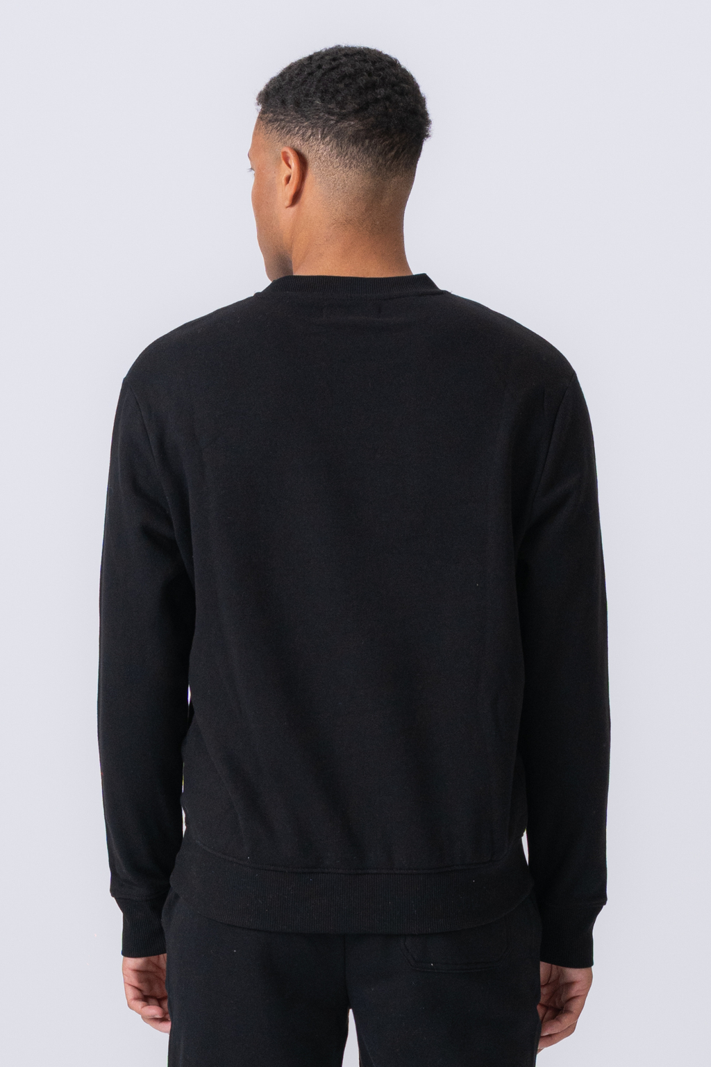 Essential Crewneck - Svart