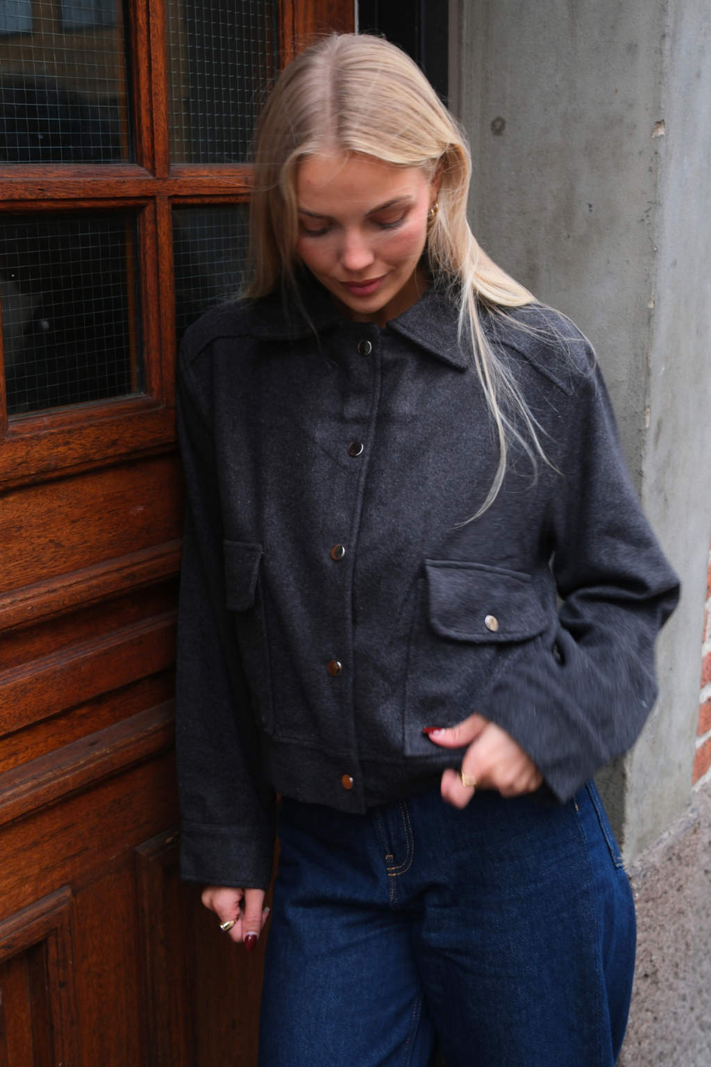 Adela Jakke - Anthracite