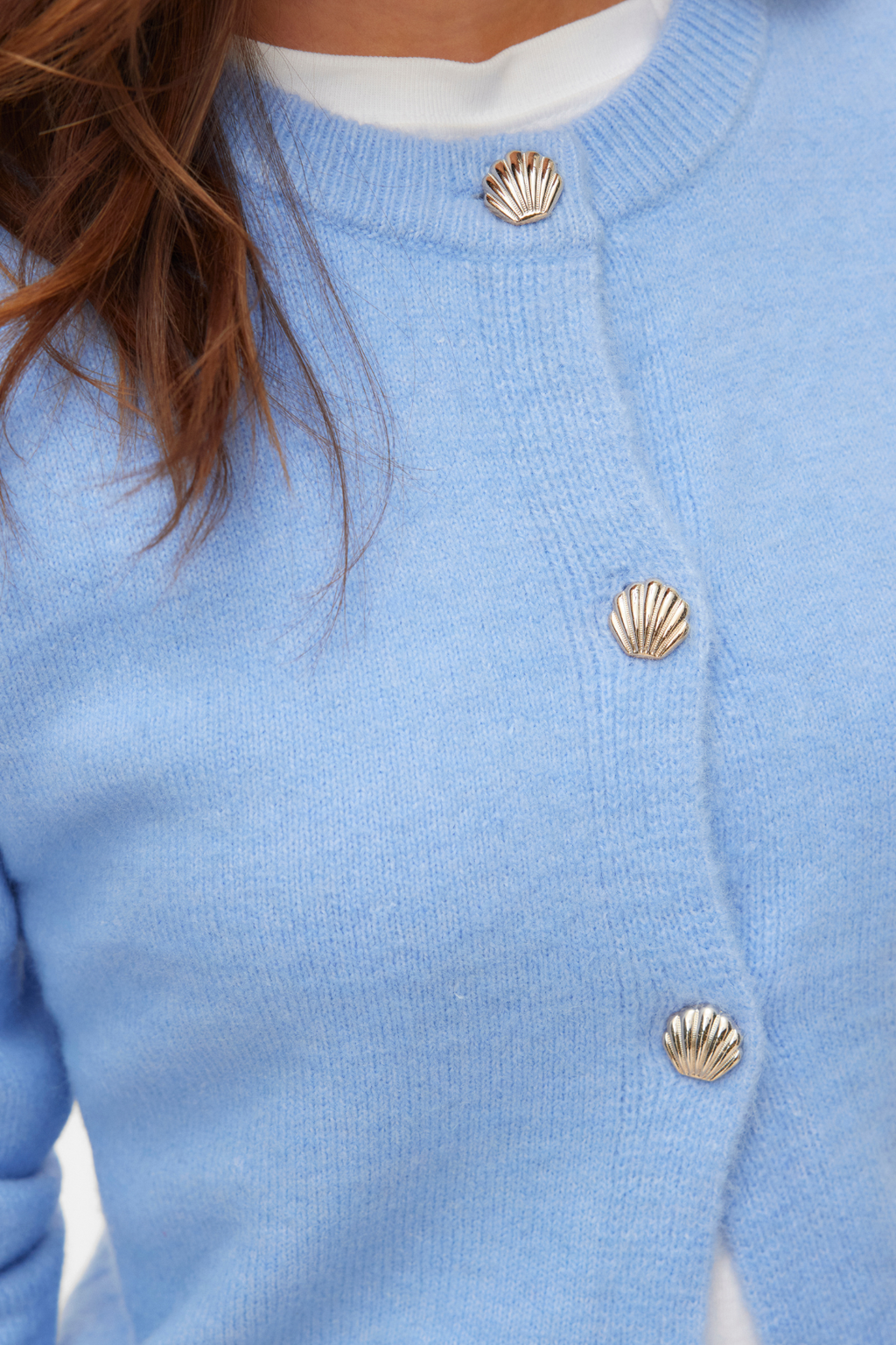 Fiona Kort Cardigan med Knapper - Brunnera Blue Melange