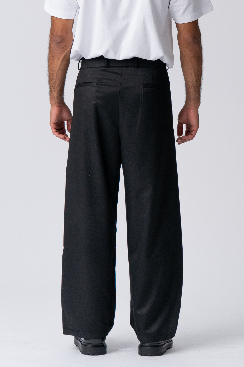 Pleated Wide Suit Pants - Svart