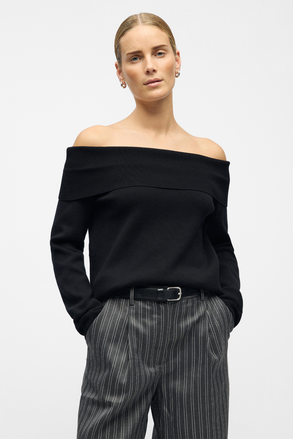Reynard Off Shoulder Strikkegenser - Svart