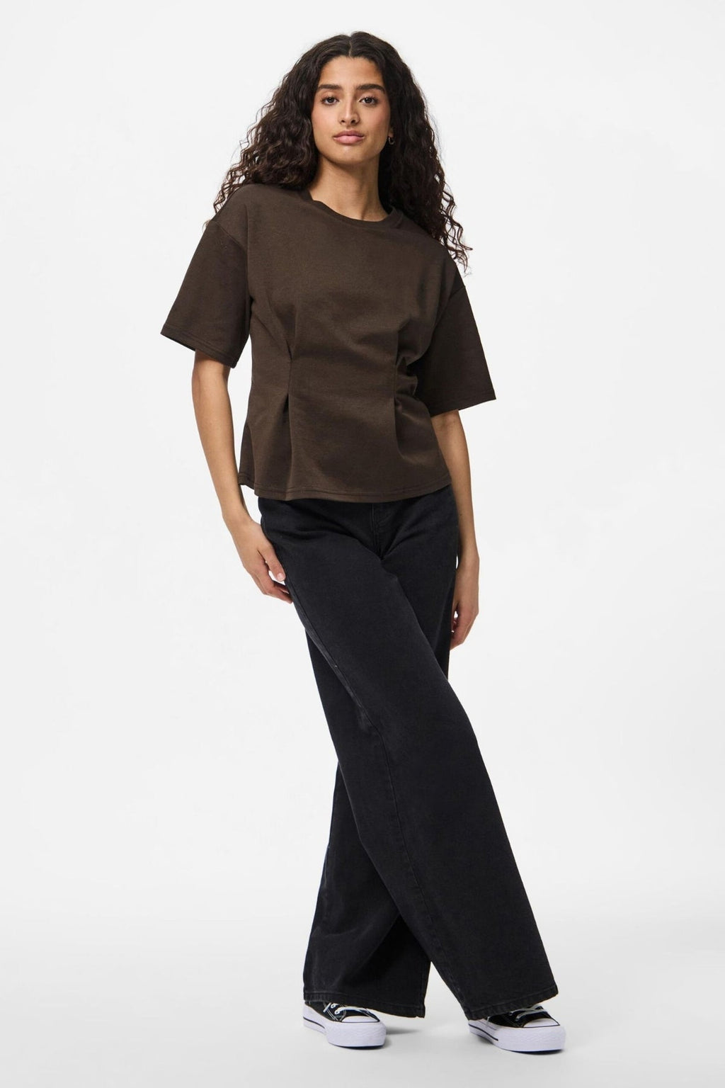 Skylar O-hals Tettsittende T-skjorte - Delicioso