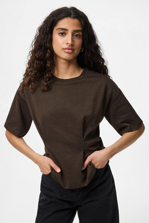 Skylar O-hals Tettsittende T-skjorte - Delicioso