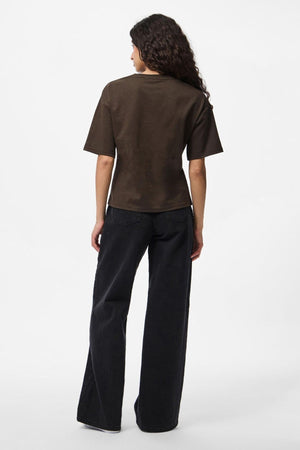 Skylar O-hals Tettsittende T-skjorte - Delicioso