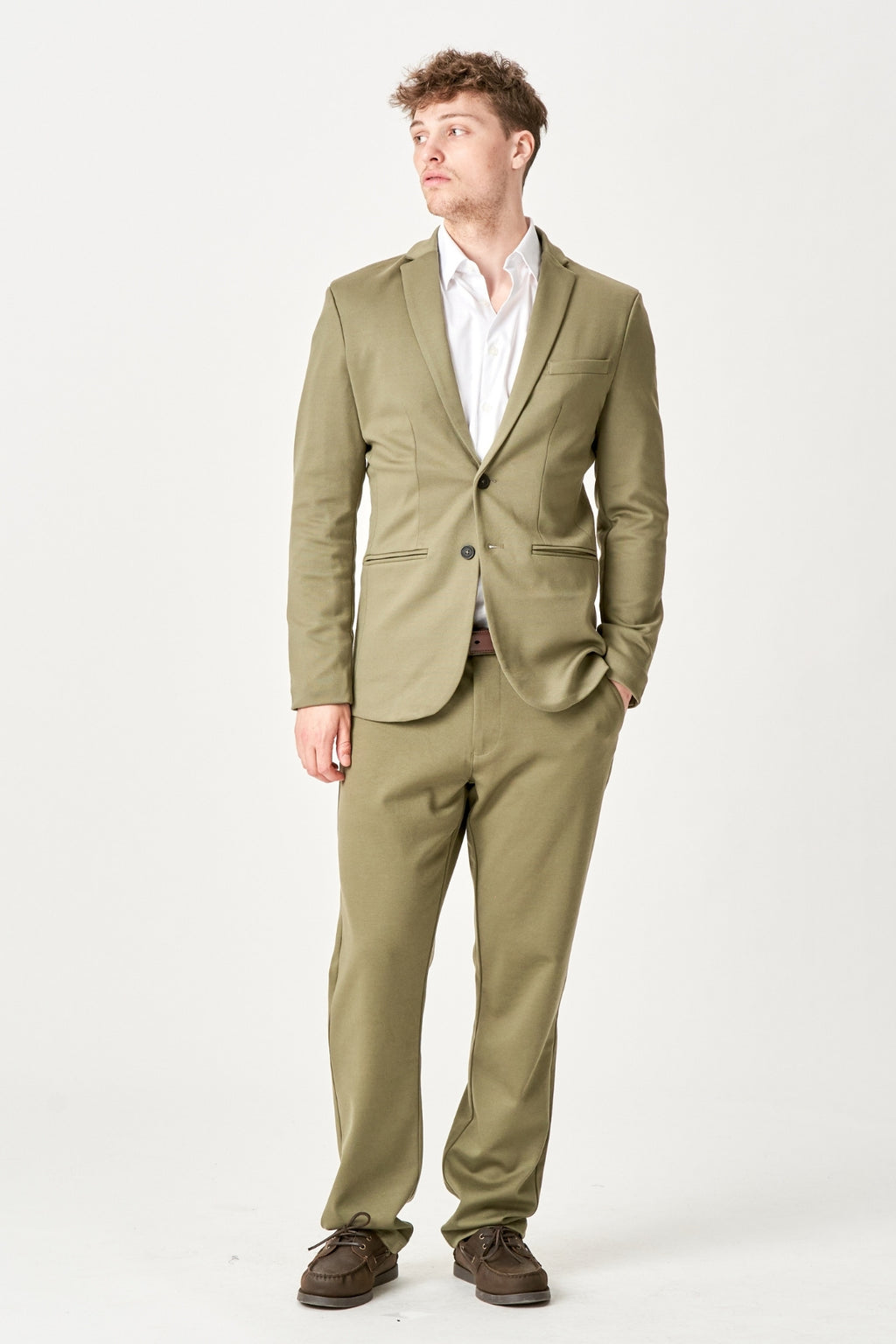 The Original Performance Suit Regular Fit – (Oliven)