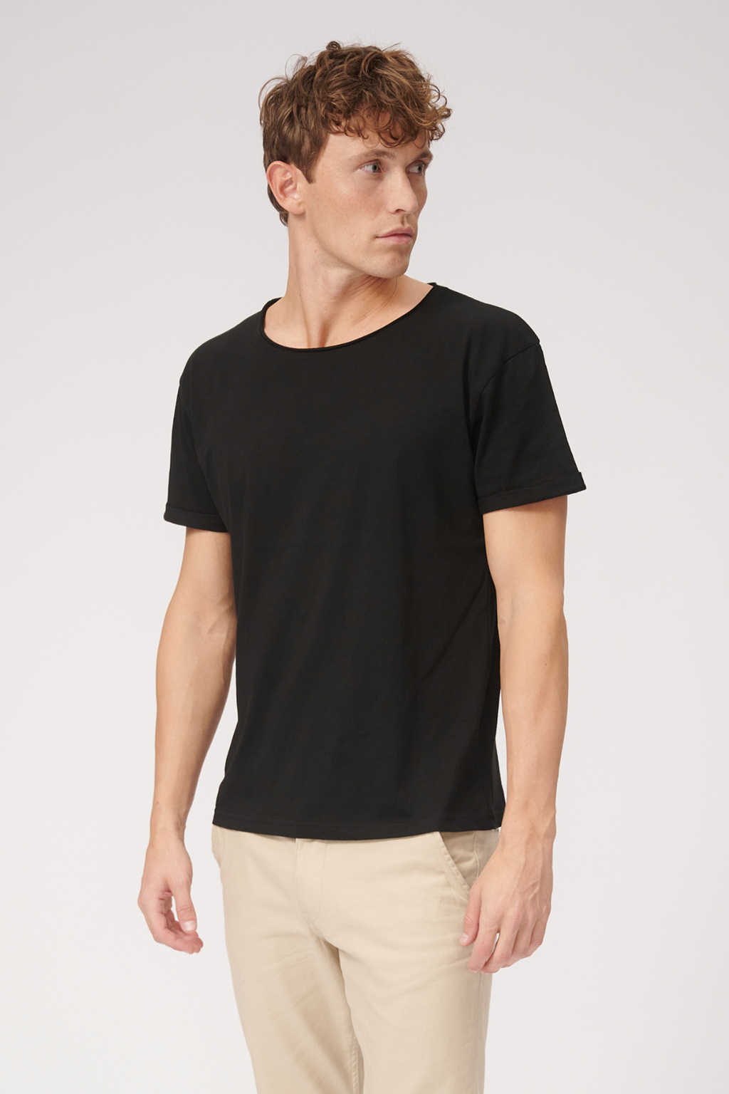 Raw Neck T-shirt - Svart