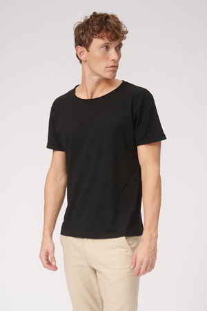 Dyp Neck T-shirt - Svart