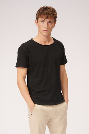Dyp Neck T-shirt - Svart