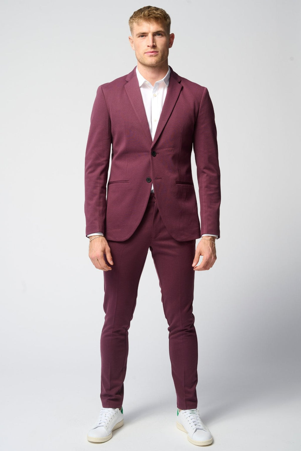 The Original Performance Suit™️ (Burgundy) + Skjorte & Slips - Pakketilbud (V.I.P)