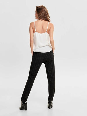 Topp med blondedetaljer - Cloud dancer