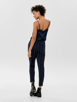 Topp med blondedetaljer - Sky Capstain