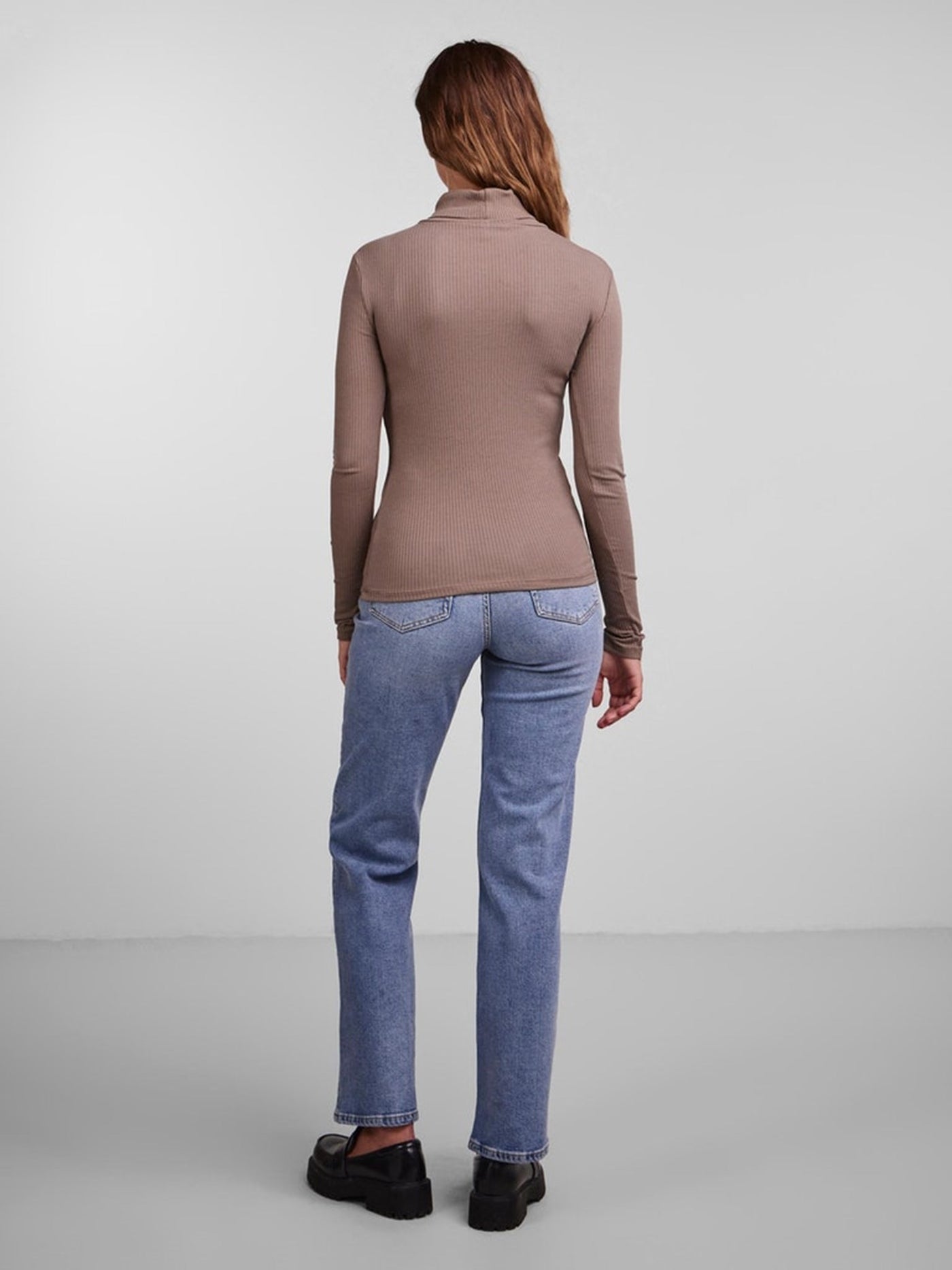 Kitte Rollneck Top - Fossil - PIECES 4