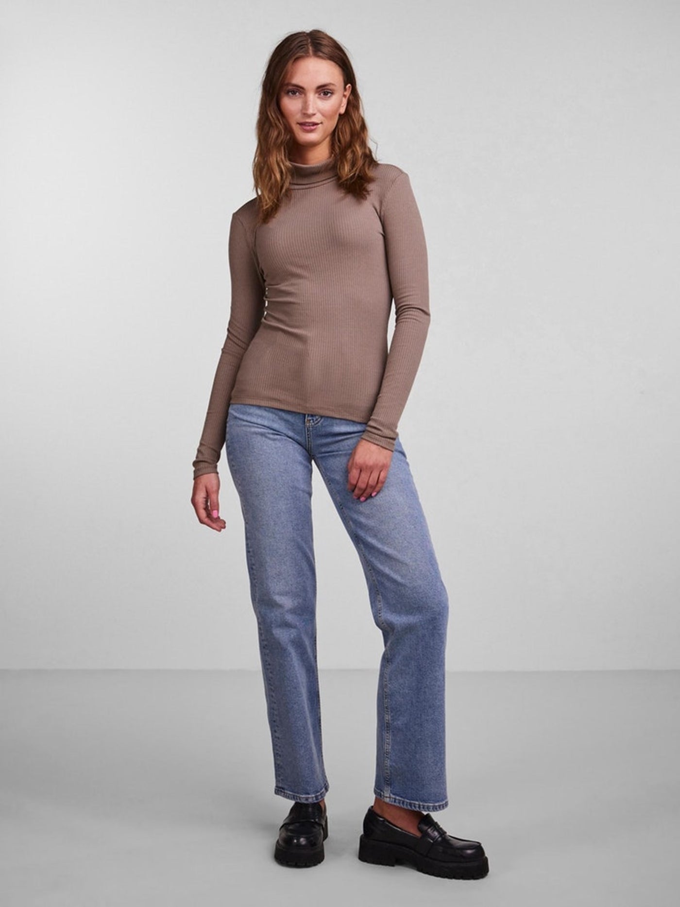 Kitte Rollneck Top - Fossil - PIECES 3