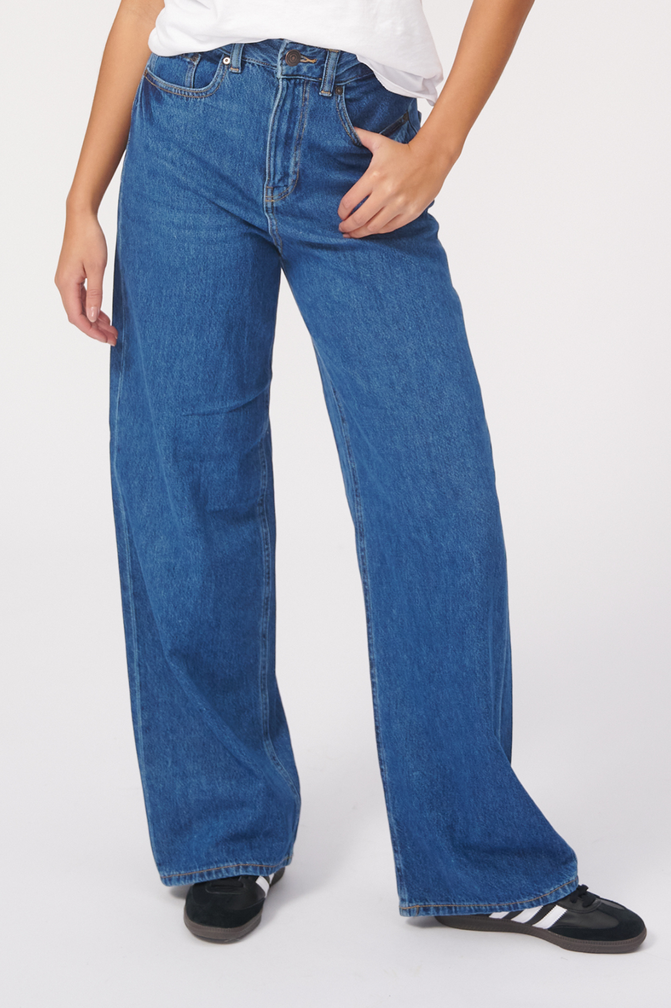 Performance Wide Jeans - Medium Blue Denim - TeeShoppen
